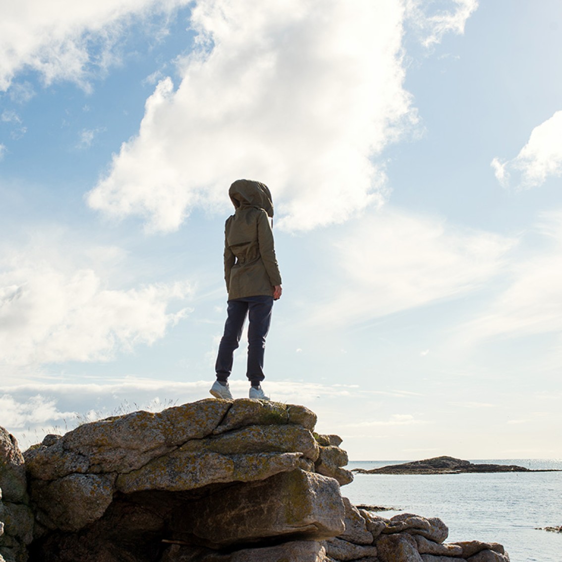 Person-on-svaberg-looking-over-the-sea