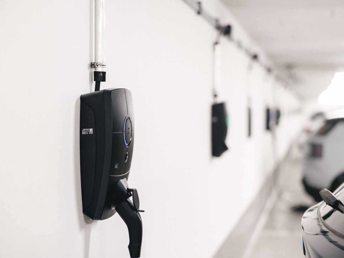 Billader montert på veggen