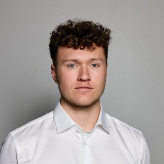 Portrettbilde av Herman Hjertaker, Dtablet