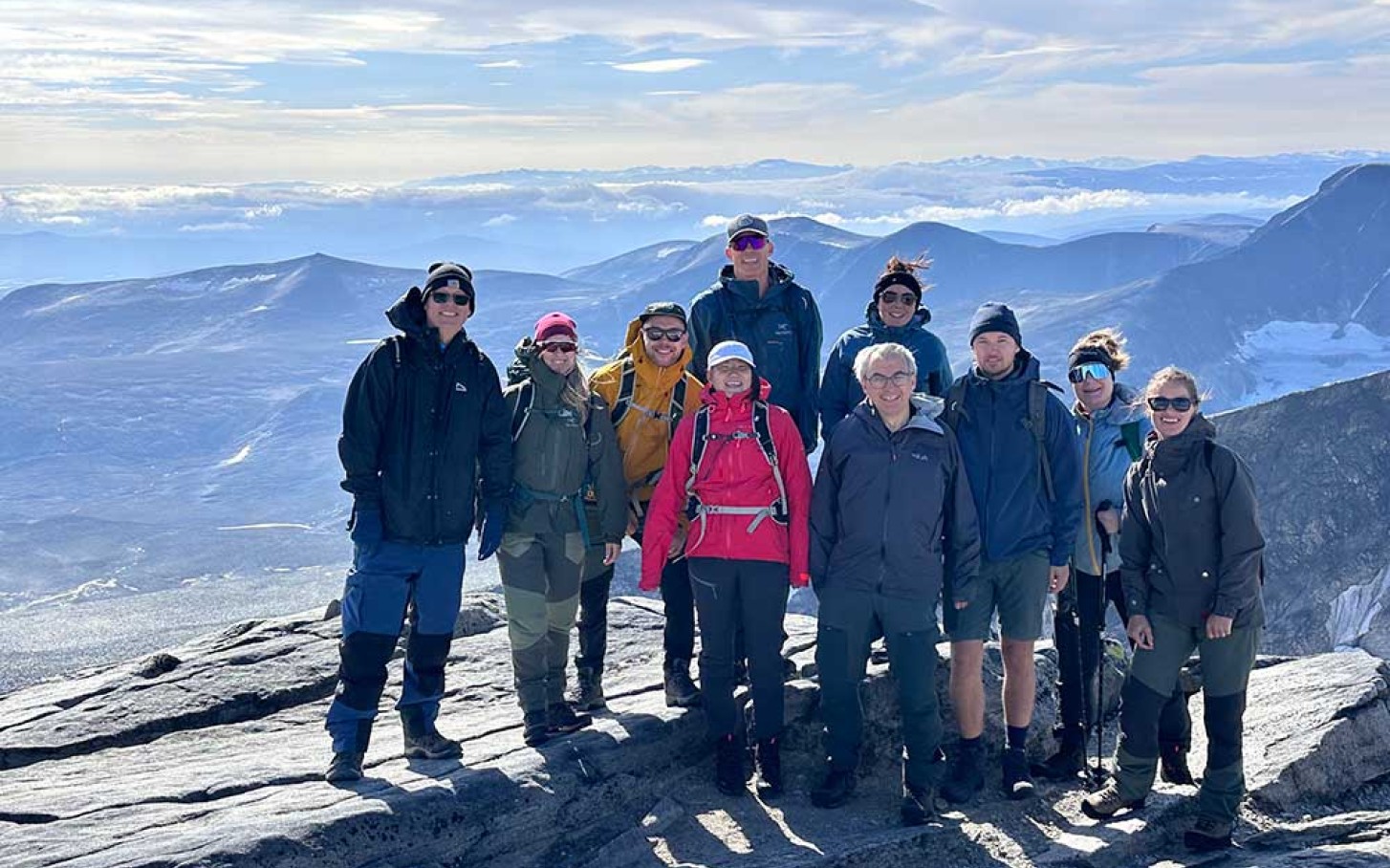 Patentstyrets ansatte på topptur til Snøhetta.