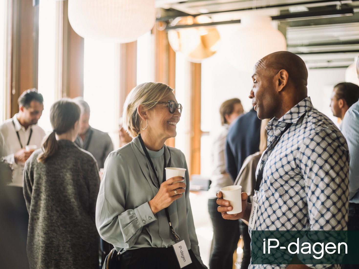 To seminardeltakere i samtale